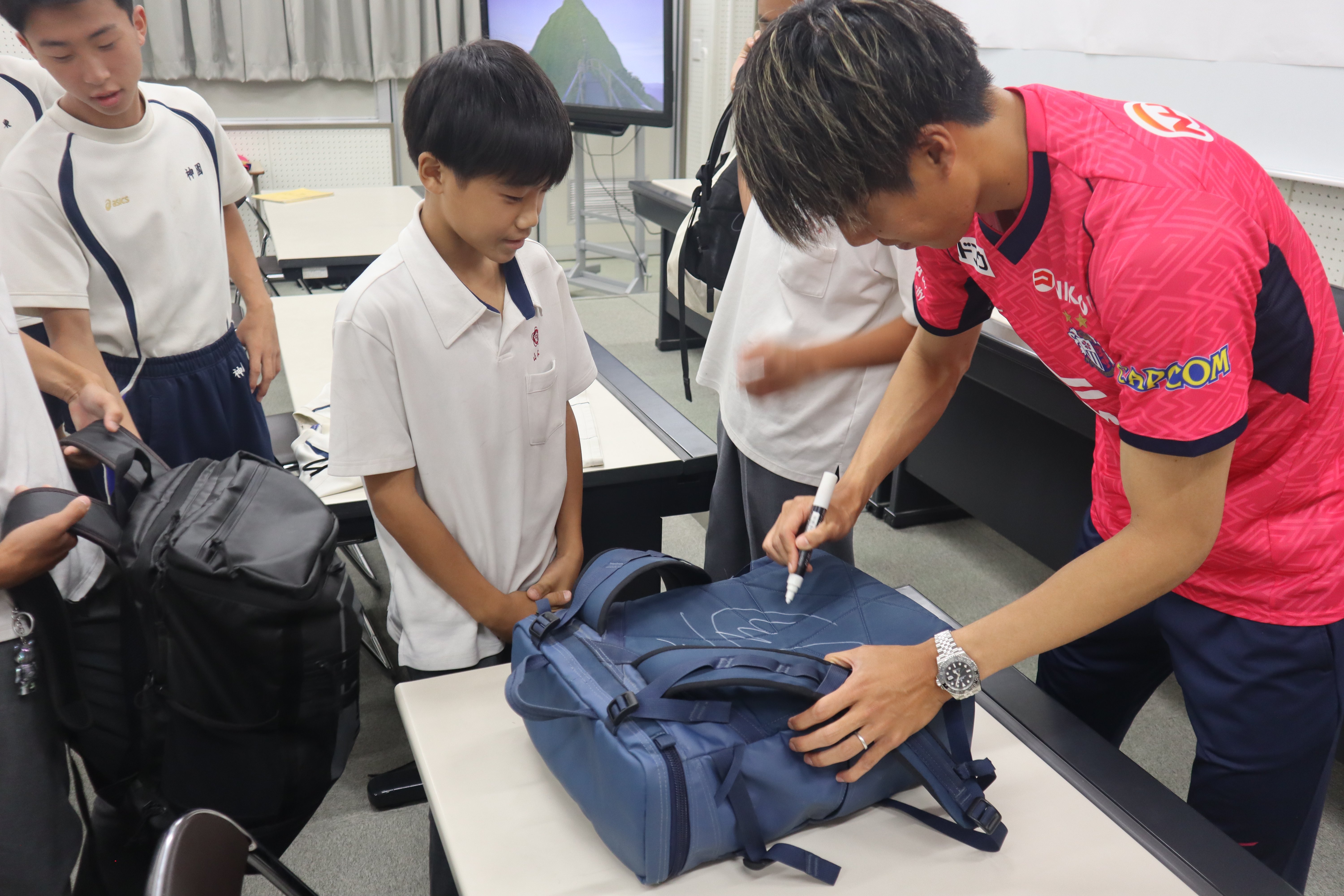 田中 駿汰選手が岸和田市の母校を訪問、生徒とともに地域課題を考え